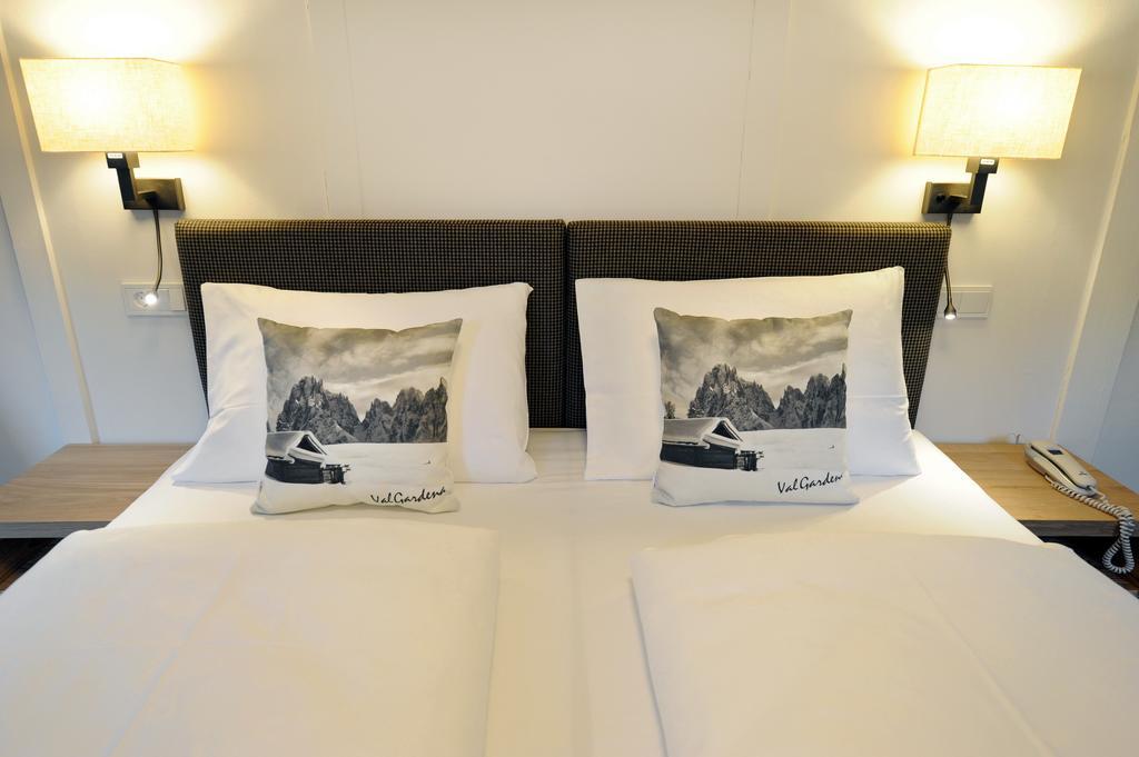 Hotel Maria St. Ulrich in Gröden Zimmer foto